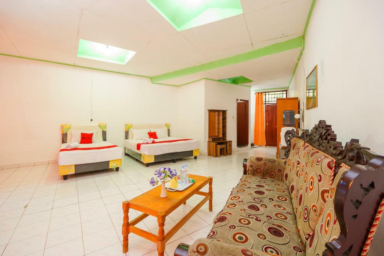 Reddoorz @ Tuktuk Danau Toba Hotel Exterior photo