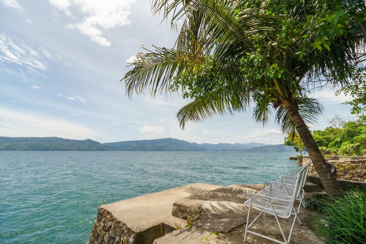 Reddoorz @ Tuktuk Danau Toba Hotel Exterior photo