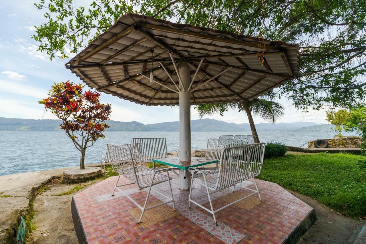 Reddoorz @ Tuktuk Danau Toba Hotel Exterior photo