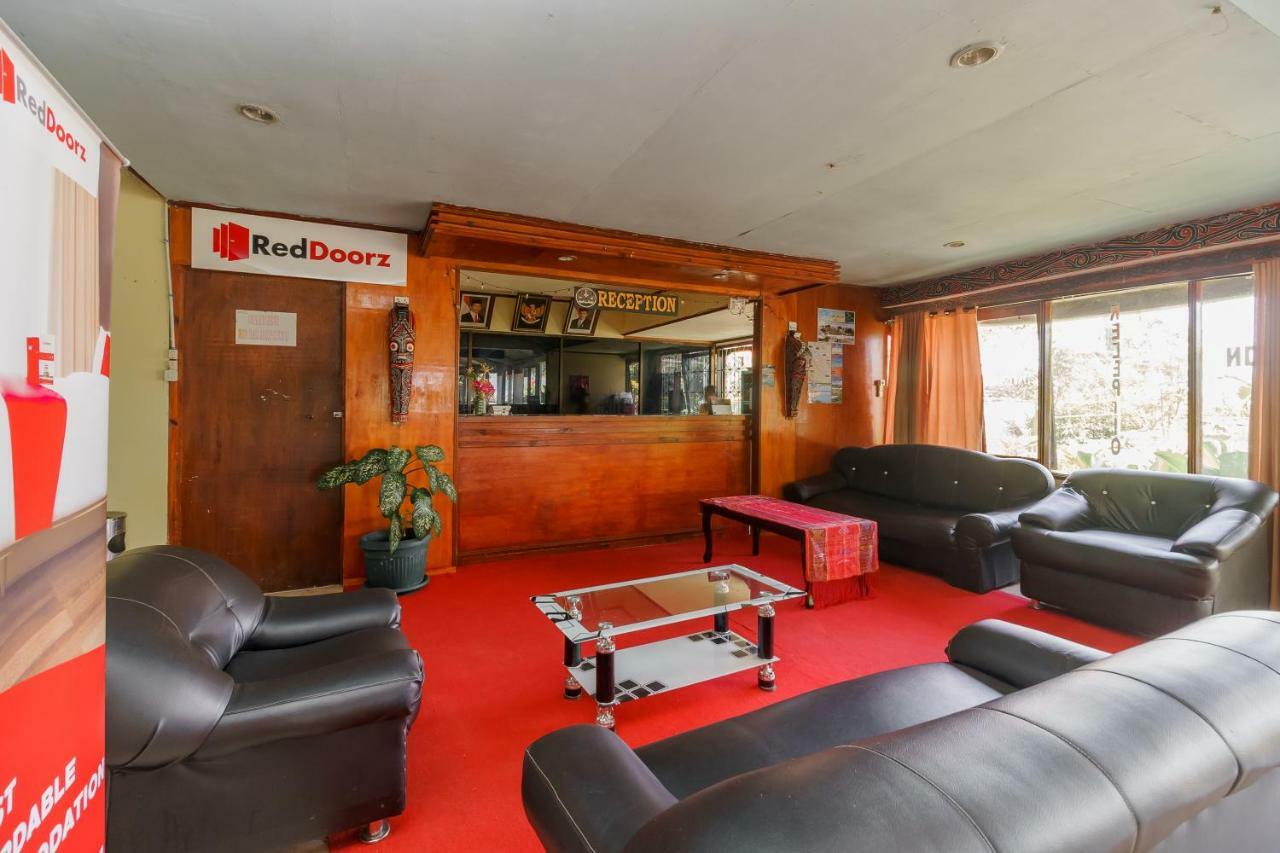 Reddoorz @ Tuktuk Danau Toba Hotel Exterior photo