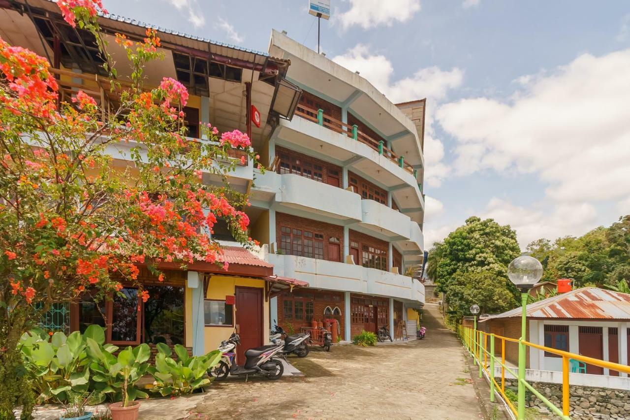 Reddoorz @ Tuktuk Danau Toba Hotel Exterior photo