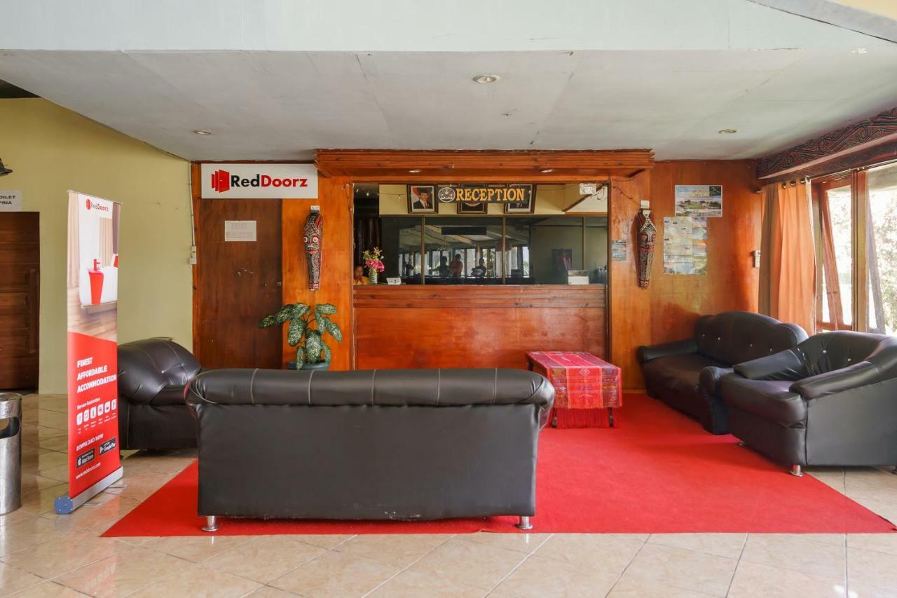 Reddoorz @ Tuktuk Danau Toba Hotel Exterior photo