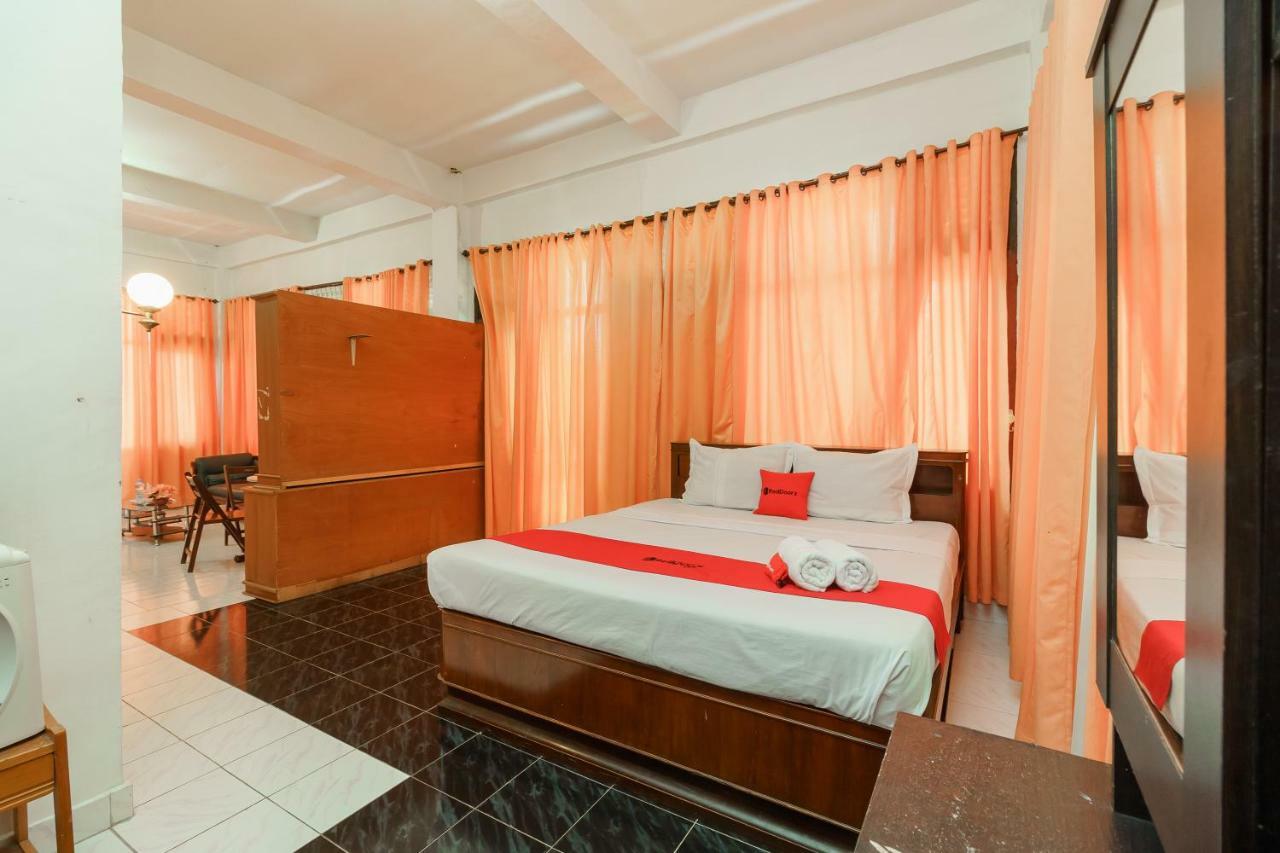Reddoorz @ Tuktuk Danau Toba Hotel Exterior photo